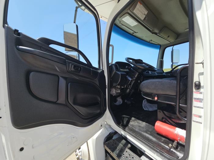2017 Hino 268-17