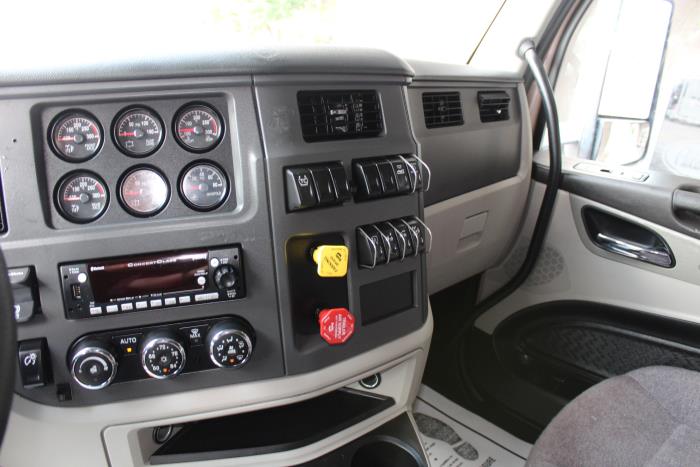 2023 Peterbilt 579-12