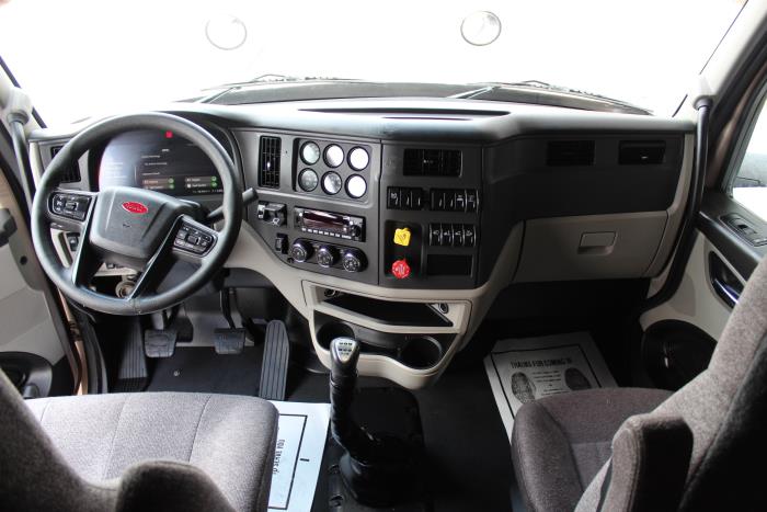 2023 Peterbilt 579-18