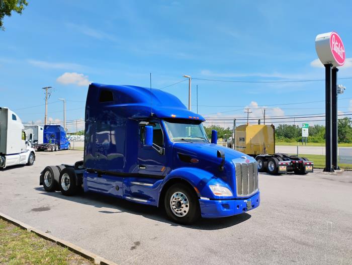 2022 Peterbilt 579-8