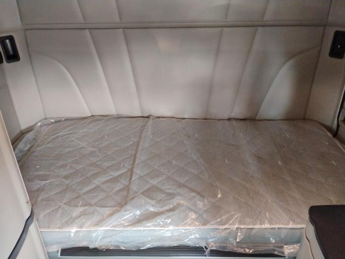 2022 Peterbilt 579-16