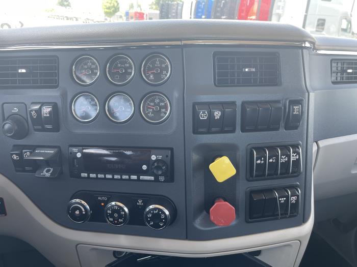 2022 Peterbilt 567-18