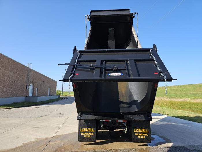 2025 Peterbilt 548-10