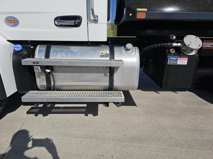 2025 Peterbilt 548-16