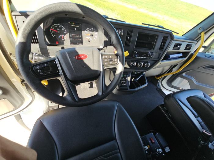 2025 Peterbilt 548-21