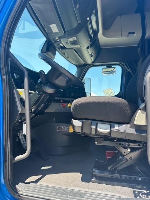 2021 Freightliner Cascadia-9