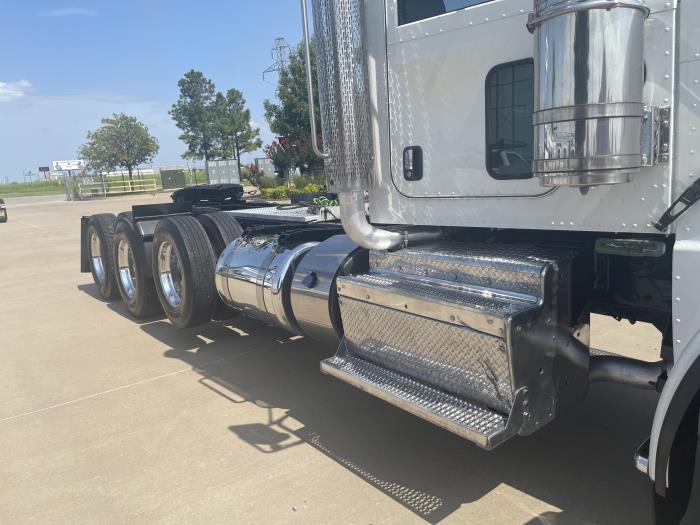2015 Peterbilt 389-4