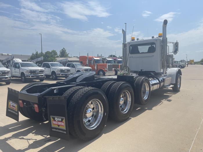 2015 Peterbilt 389-10