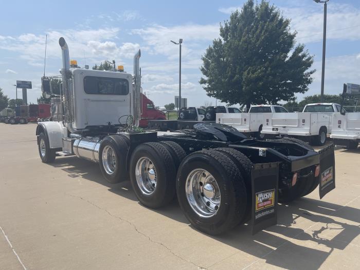 2015 Peterbilt 389-12