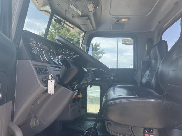 2015 Peterbilt 389-18