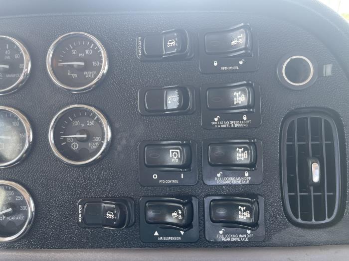 2015 Peterbilt 389-21