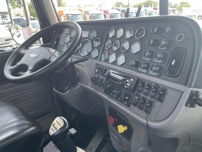 2015 Peterbilt 389-23