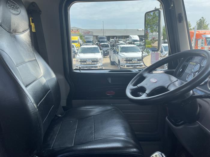2015 Peterbilt 389-24