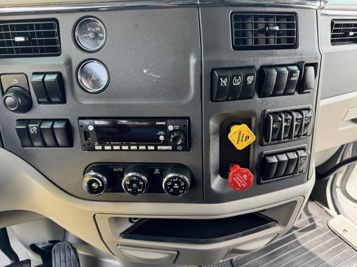 2021 Peterbilt 579-13