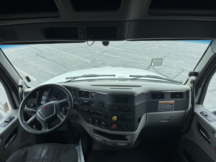 2022 Peterbilt 579-9