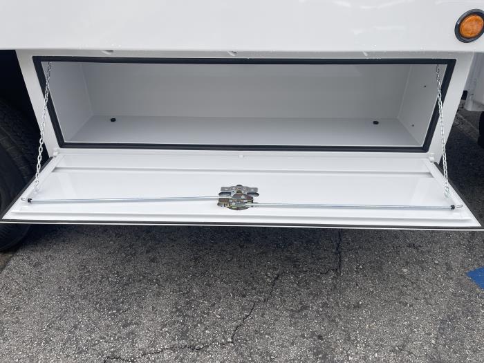 2025 Ford F-550-8