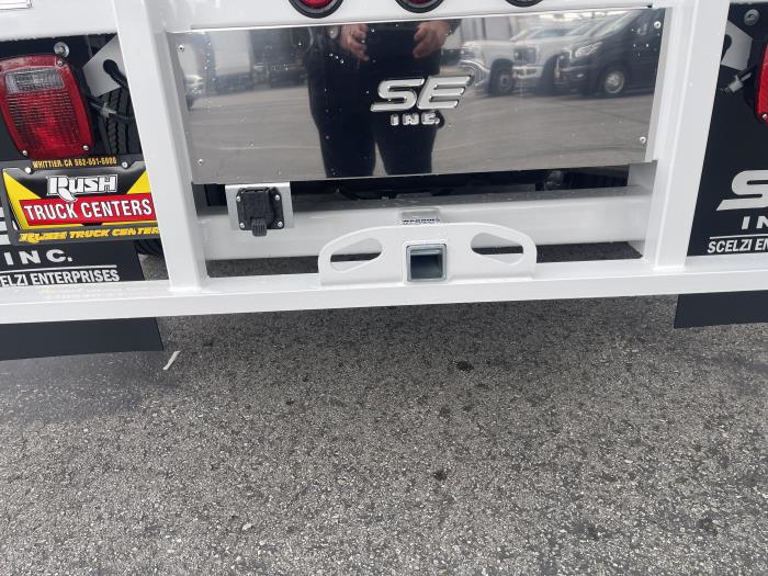 2025 Ford F-550-9