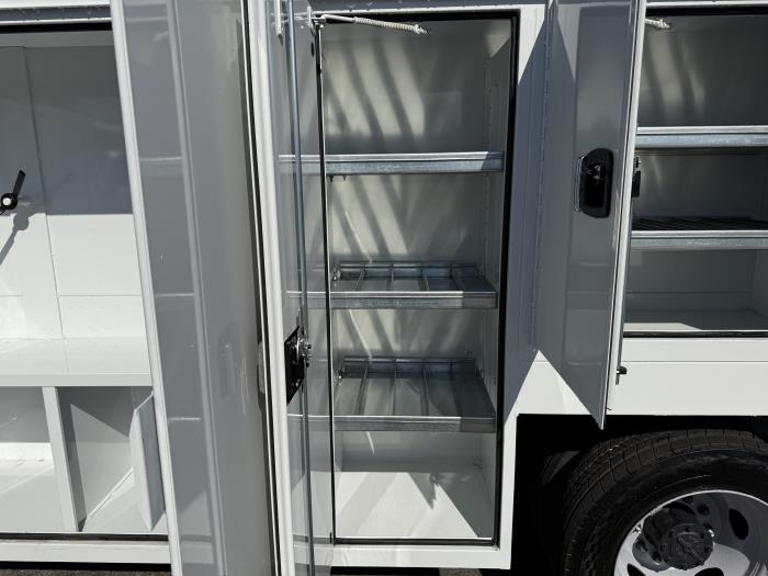 2025 Ford F-550-8