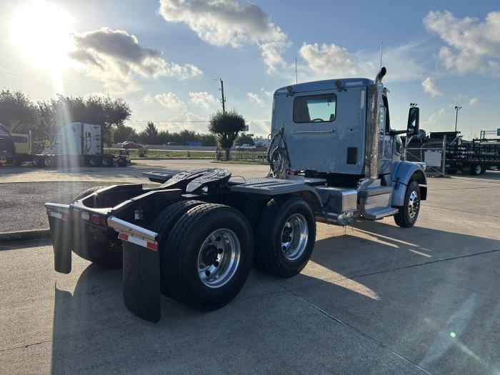 2022 Peterbilt 567-5