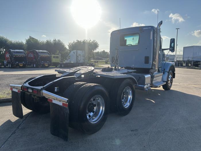 2022 Peterbilt 567-5