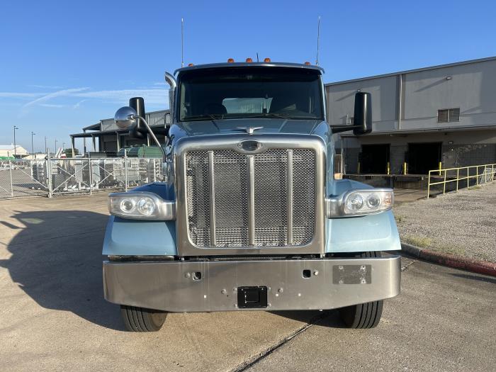 2022 Peterbilt 567-8