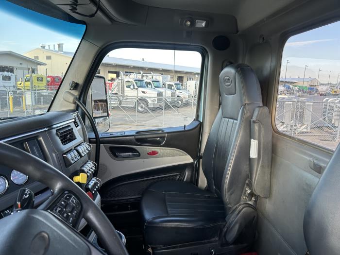 2022 Peterbilt 567-25