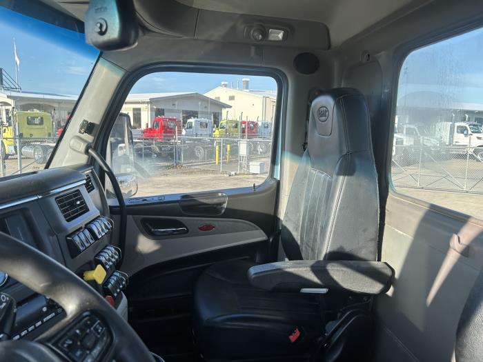 2022 Peterbilt 567-25