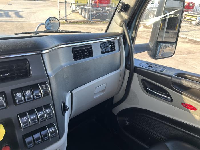 2022 Peterbilt 567-28
