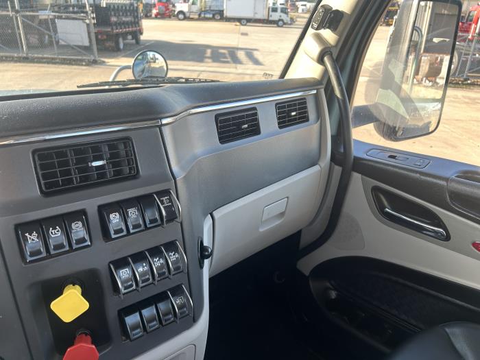 2022 Peterbilt 567-28