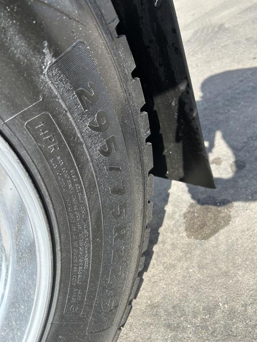 2021 Peterbilt 579-9