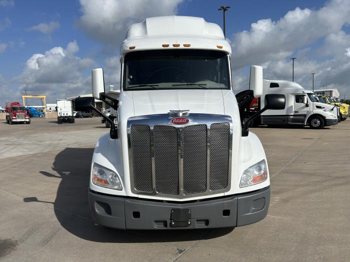 2021 Peterbilt 579-8