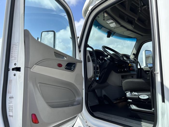2021 Peterbilt 579-24
