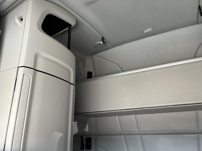 2021 Peterbilt 579-28