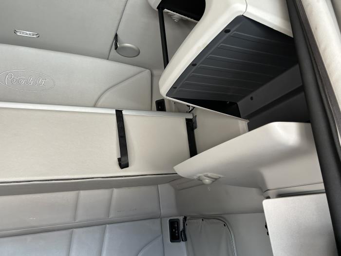 2021 Peterbilt 579-30