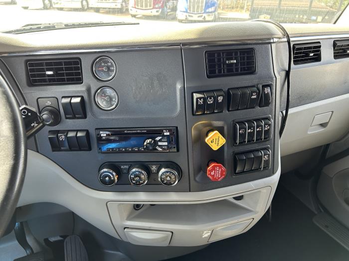 2021 Peterbilt 579-37