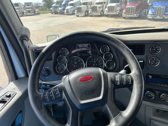 2021 Peterbilt 579-38