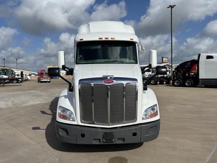 2021 Peterbilt 579-8