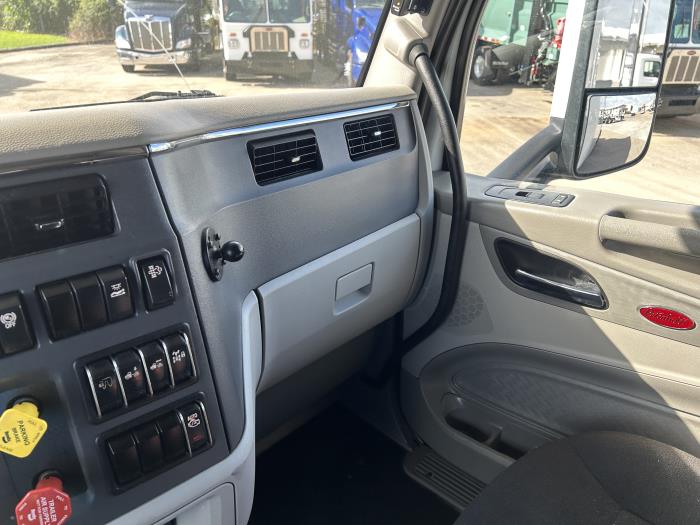 2021 Peterbilt 579-36