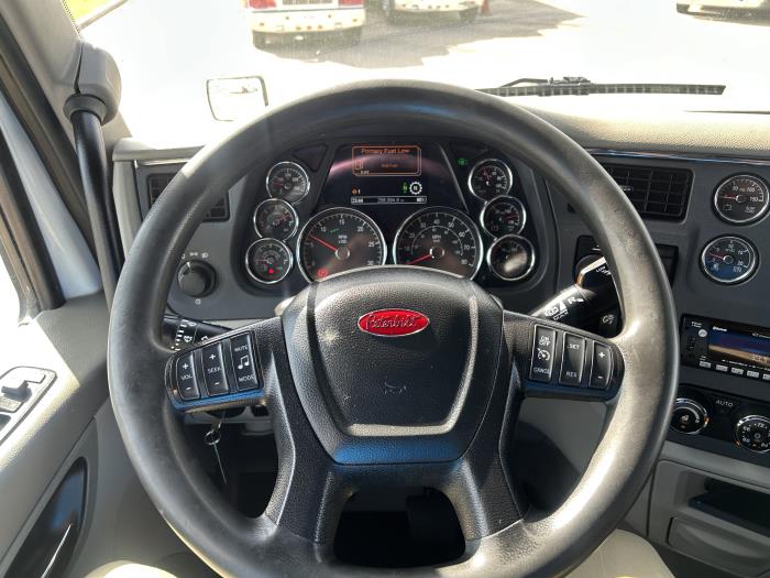 2021 Peterbilt 579-38