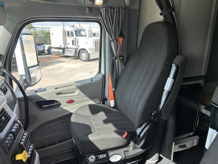 2021 Peterbilt 579-25