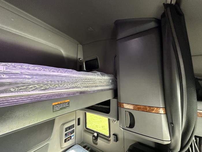 2019 International LT625-27