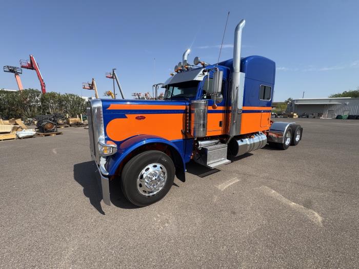 2023 Peterbilt 389-1