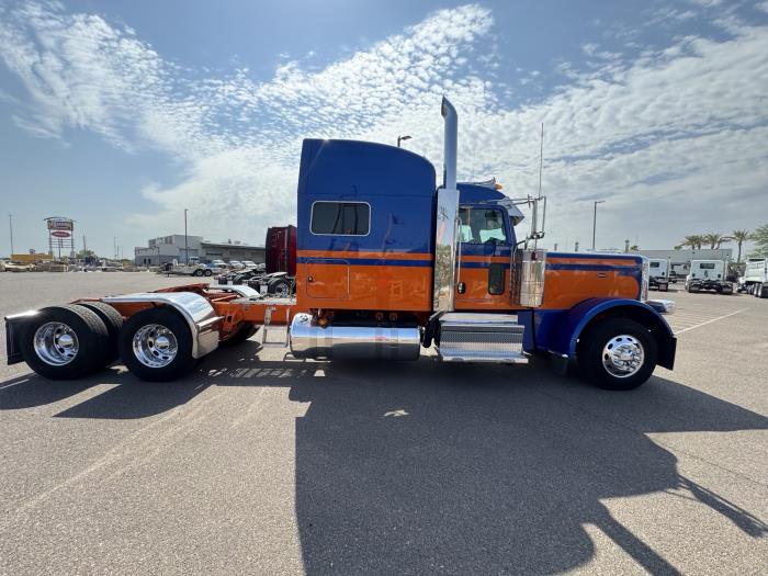 2023 Peterbilt 389-6