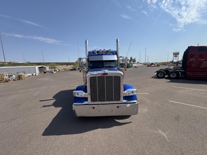 2023 Peterbilt 389-8