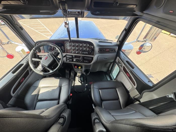 2023 Peterbilt 389-16