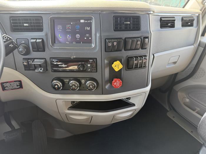 2022 Peterbilt 579-6