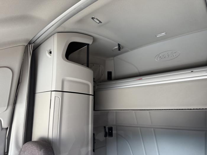 2022 Peterbilt 579-9