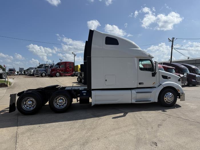 2022 Peterbilt 579-26