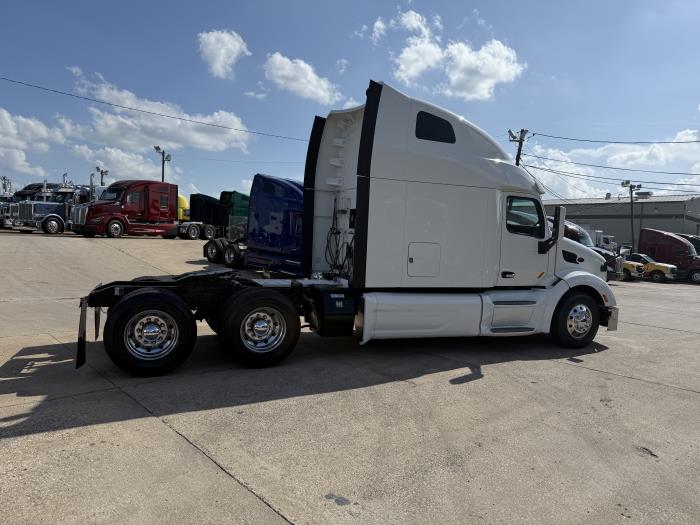 2022 Peterbilt 579-28