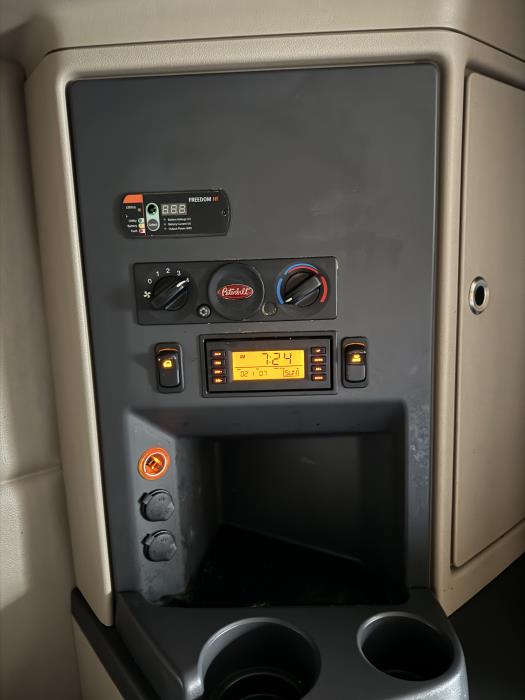 2021 Peterbilt 579-17